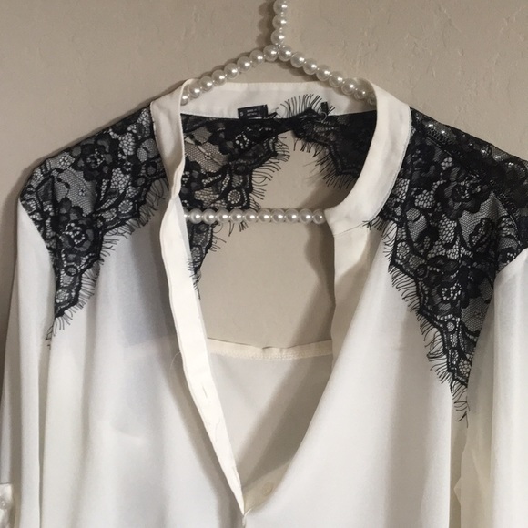 Blouse with lace - Picture 2 of 5